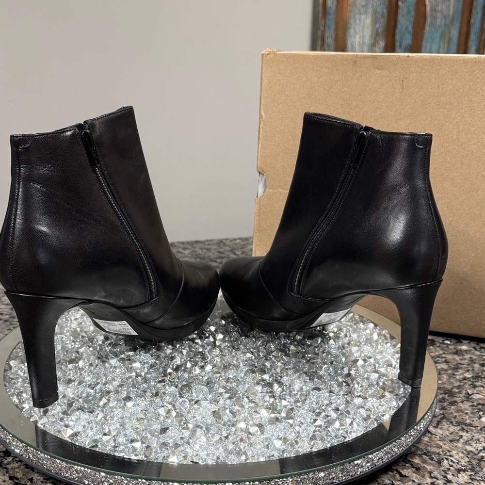 Clarks Amber rise Black leather Heeled Ankle Boots NEW 11M - Picture 10 of 14